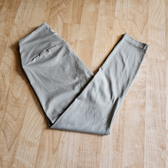 Gymshark Gray Leggings for Ultimate Comfort - Picture 7 of 14